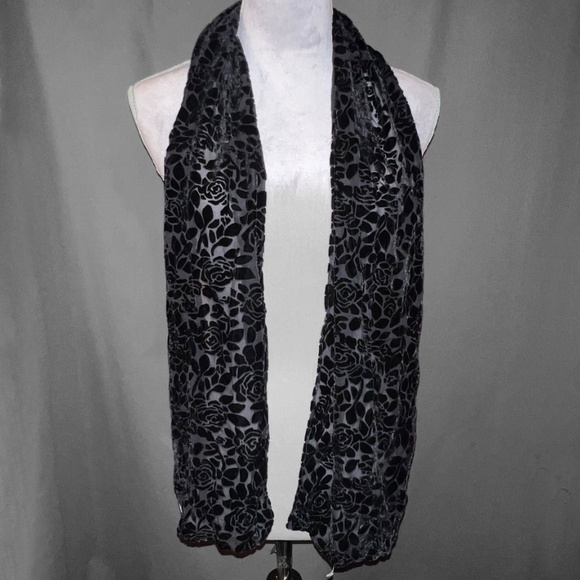 Vintage Black Velvet Rose Scarf - Picture 3 of 10
